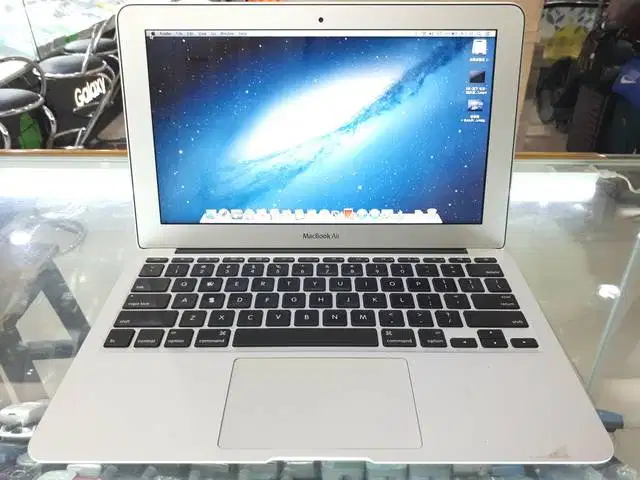 MacBook Air A1370 Mid 2011 11inch Core i5 1.6GHz RAM 4GB SSD 128GB
