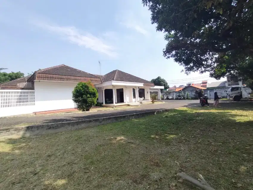 DIJUAL: Rumah + Tanah 1800 m² Pinggir Jalan Kalimalang
Lt 1800 m2