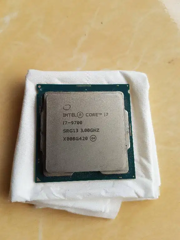 Processor Intel Core i7 9700 8 core speed to 4.7Ghz 9th gen UHD 630