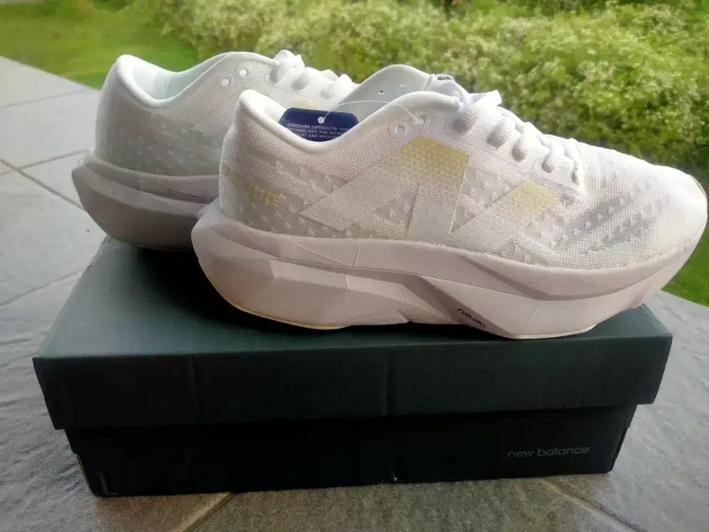 NB Elite Full White sz 41