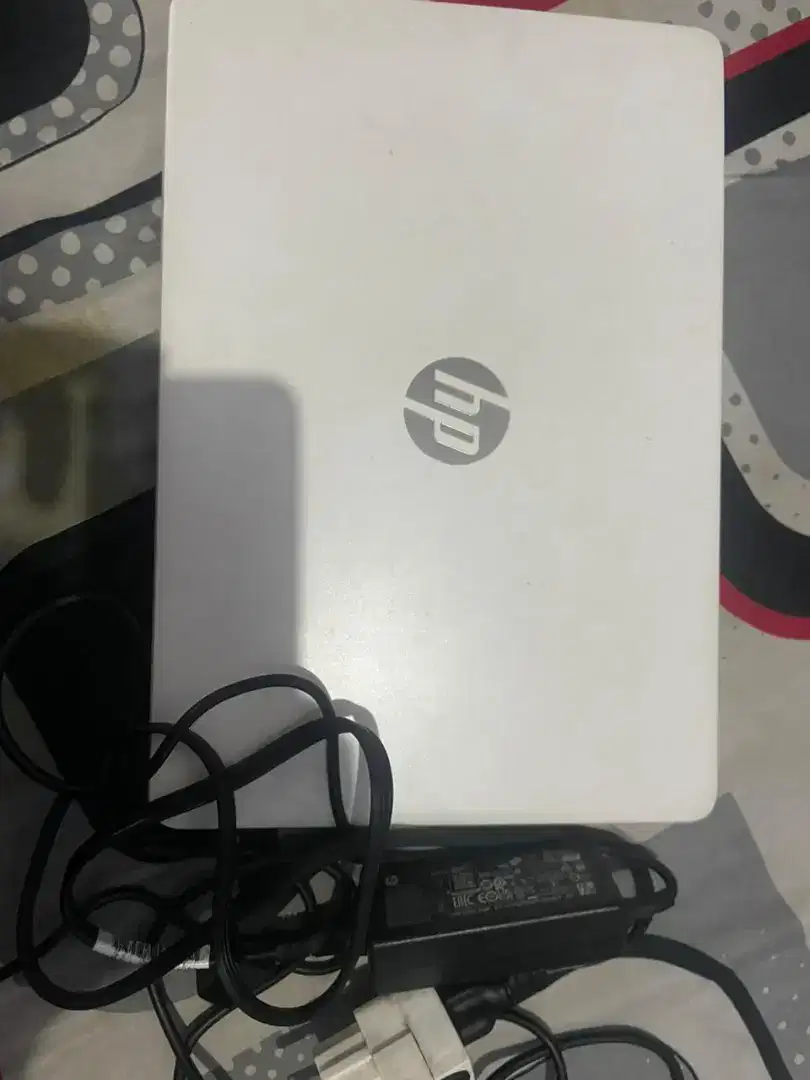 Laptop hp core (white)