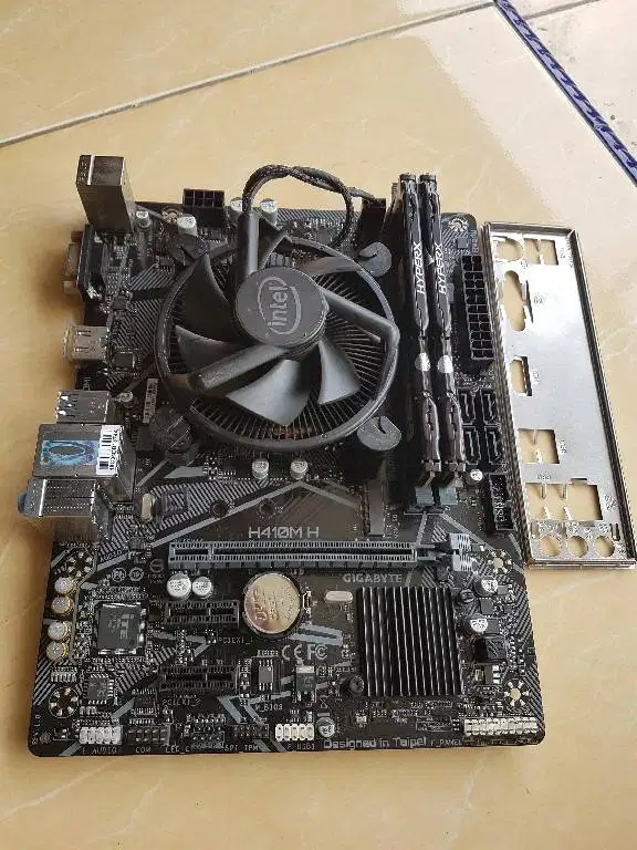 Sepaket Core I3 10100 igpu | Gigabyte H410M-H | Ram 8GB DDR4