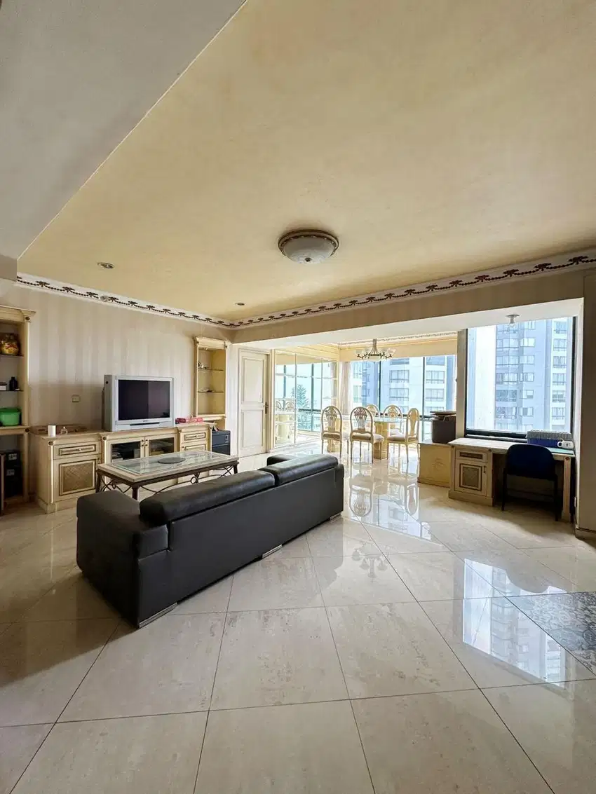 Jual condominium Taman Anggrek luas 176m2 furnish TERMURAH
