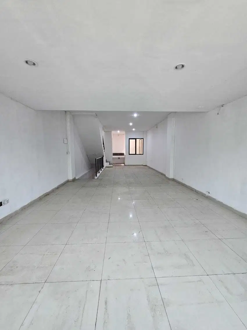 Disewakan Ruko PIK, 5x15, 5 lantai, hadap jalan raya, Lokasi Bagus