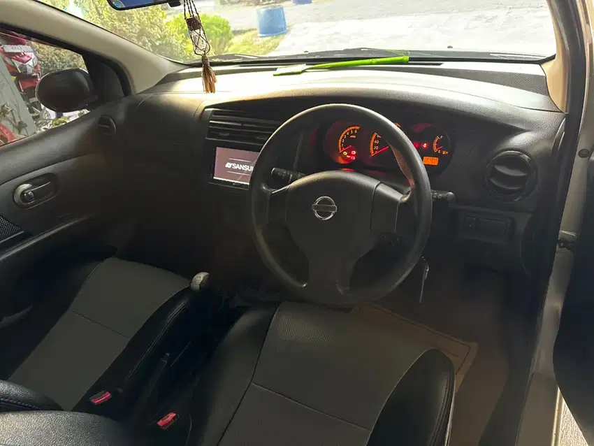 Nissan Livina SV 2012 Bensin