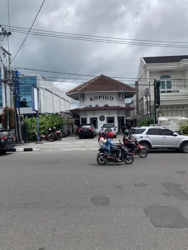 DIJUAL RUMAH DAN TEMPAT USAHA LOKASI PREMIUM DI BUKITTINGGI SUMBAR.