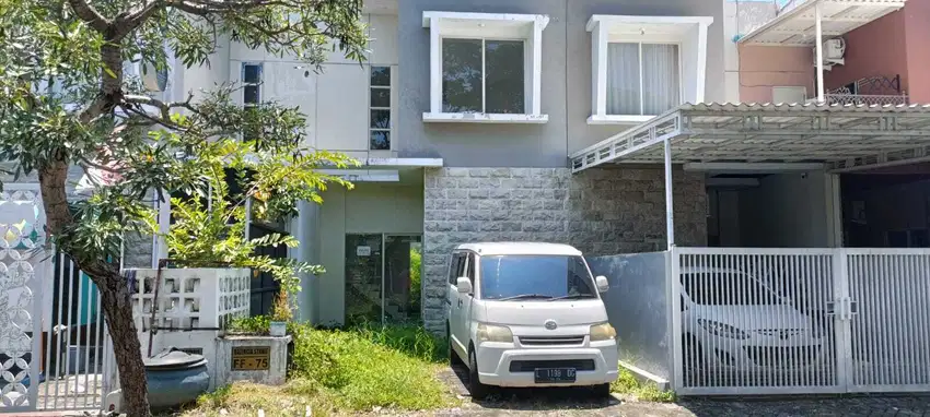 Row 4 Mobil. Jual atau disewakan rumah puri Surya jaya Gedangan SDA