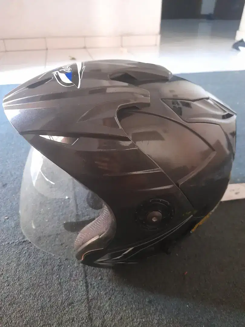 Helm half face oxy masih lumayan bagus