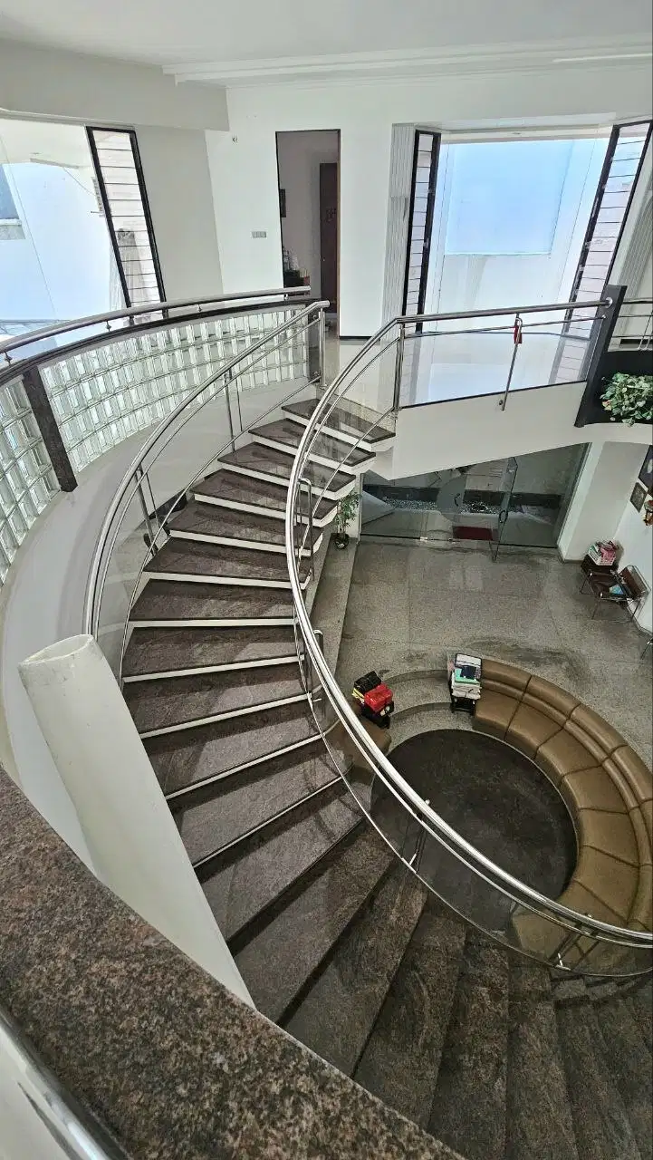 BEST LOCATION RUMAH KOMERSIAL DEKAT GALAXY MALL
