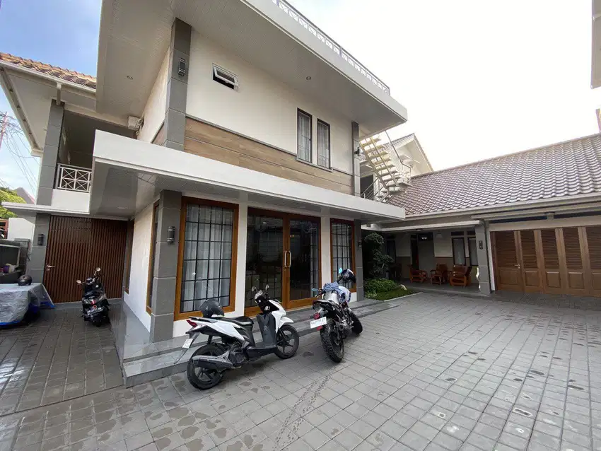 Rumah Mewah Luas Full Furnish Lux Jl. Slamet Riyadi Solo Siap Huni