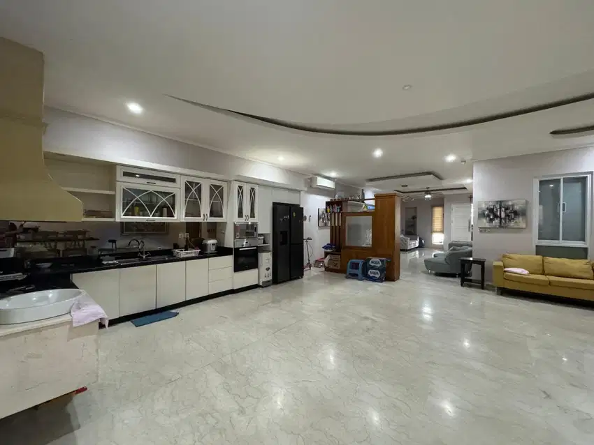 Dijual Rumah Alam Sutera 2 Lantai Semi Furnished Depan Taman
