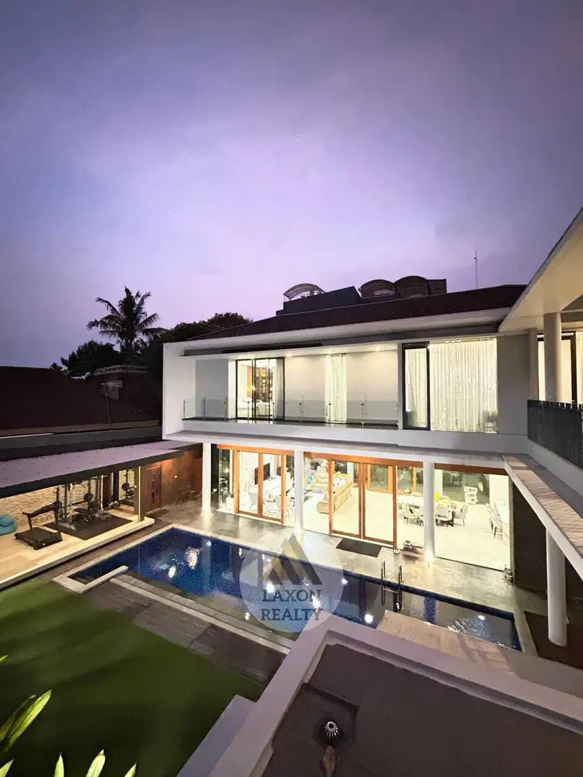 JUAL RUMAH SUPER LUX MODERN MINIMALIS KOLAM RENANG DI SAYAP PASTEUR