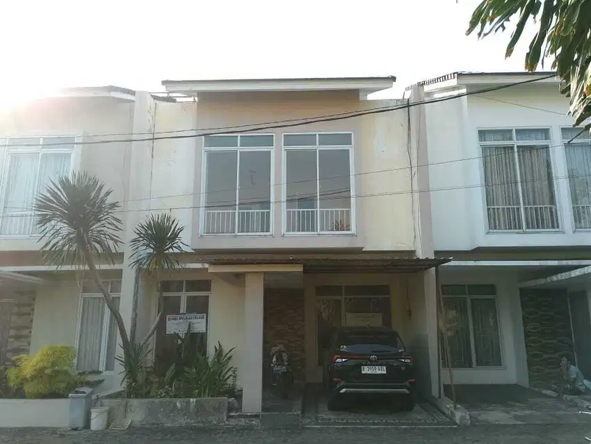 Rumah 2lt di Belle Fille Townhouse Pd Aren  Tangerang