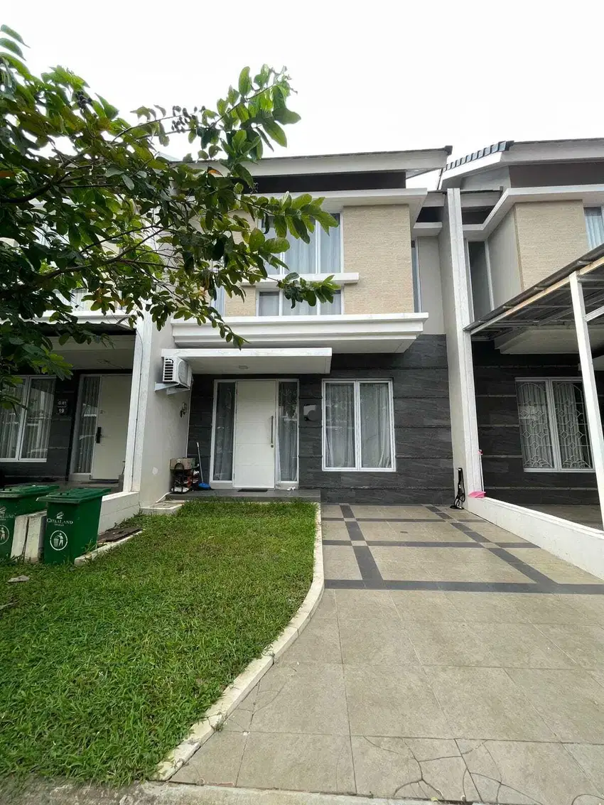 Di jual rumah semi furnish 2 lantai rapih siap huni di Citraland Cibub