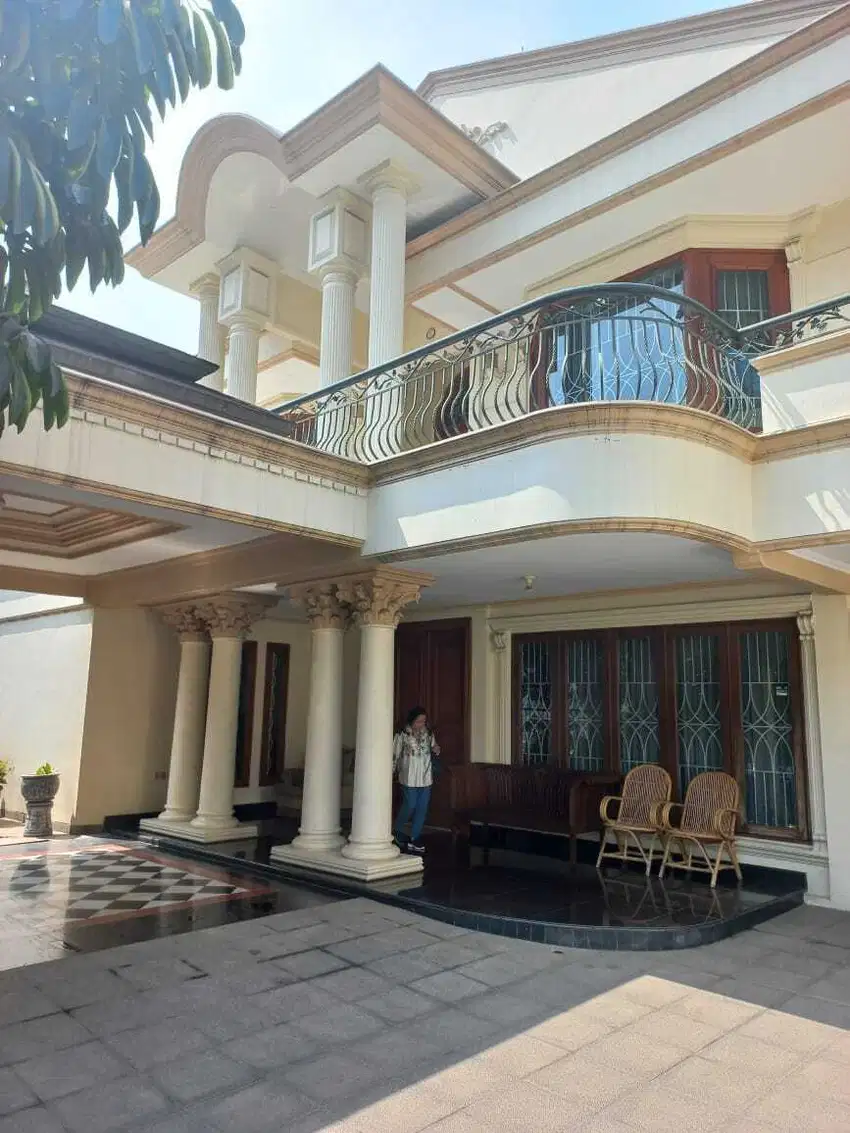 Dijual Rumah Bagus Siap Huni Bangunan 2 Lantai di Pondok Indah Jaksel