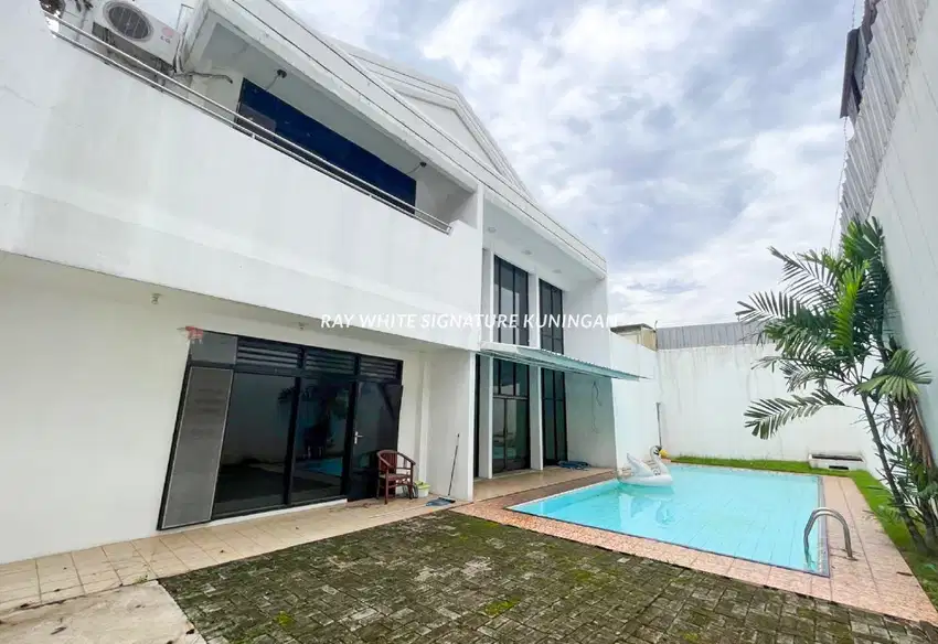 Dijual Rumah Kemang Jl Bangka  2 Lantai di Kawasan Elite Swimming Pool