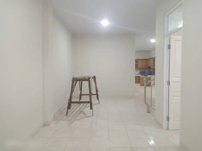 A322 Jual Rumah BU Dibawah NJOP di Komplek Taman Semanan Indah