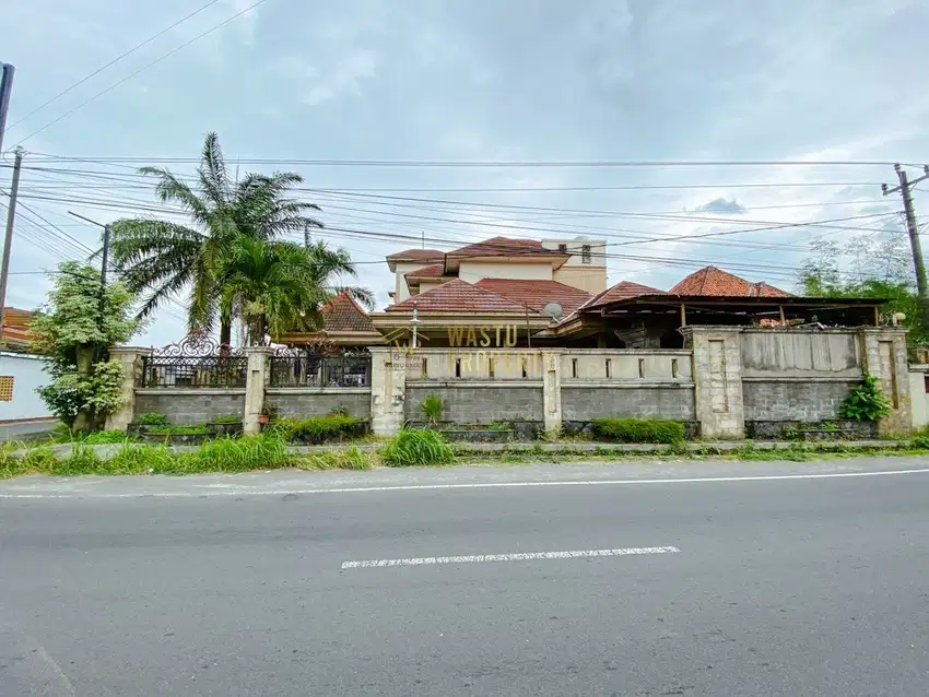 RUMAH MEWAH DI JALAN JOGJA SOLO, DEKAT MAGUWOHARJO
