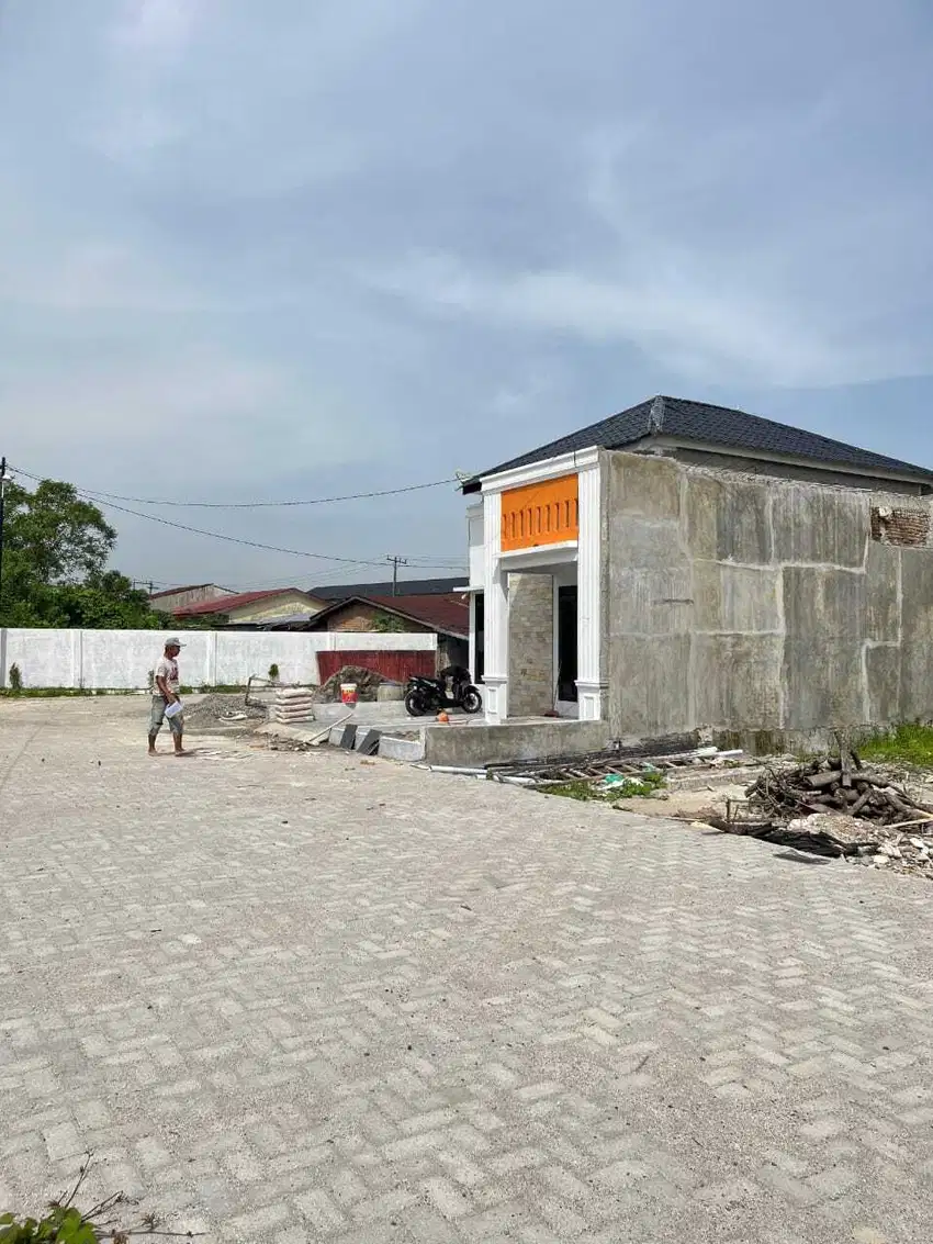 RUMAH DI MEDAN GATOT SUBROTO