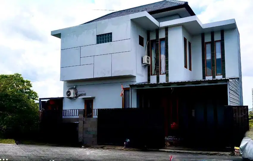 DIJUAL RUMAH LANTAI 2 LOKASI JALAN GUNUNG SOPUTAN DENPASAR