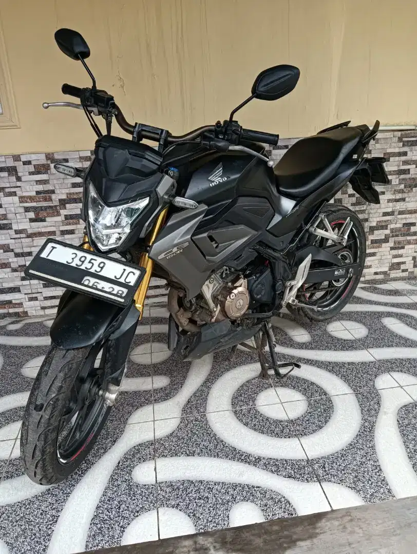 Honda CB 150 V4