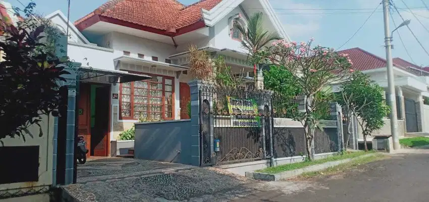 Jual rumah bukit dieng kolam renang kota Malang