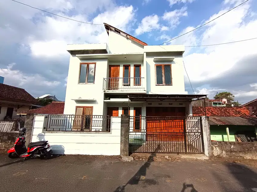 Rumah 2lt area Condongcatur Depok Sleman