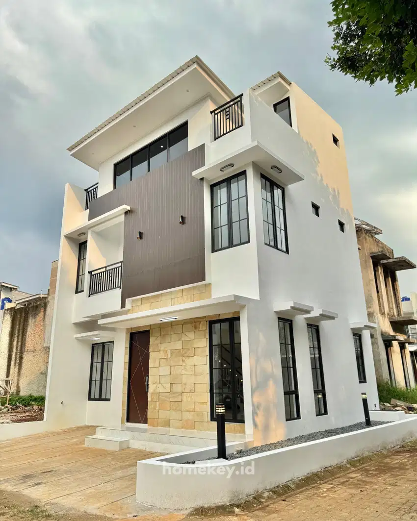 SEGERA MILIKI! TURUN HARGA! Rumah Posisi Hook Deket Tol BSD