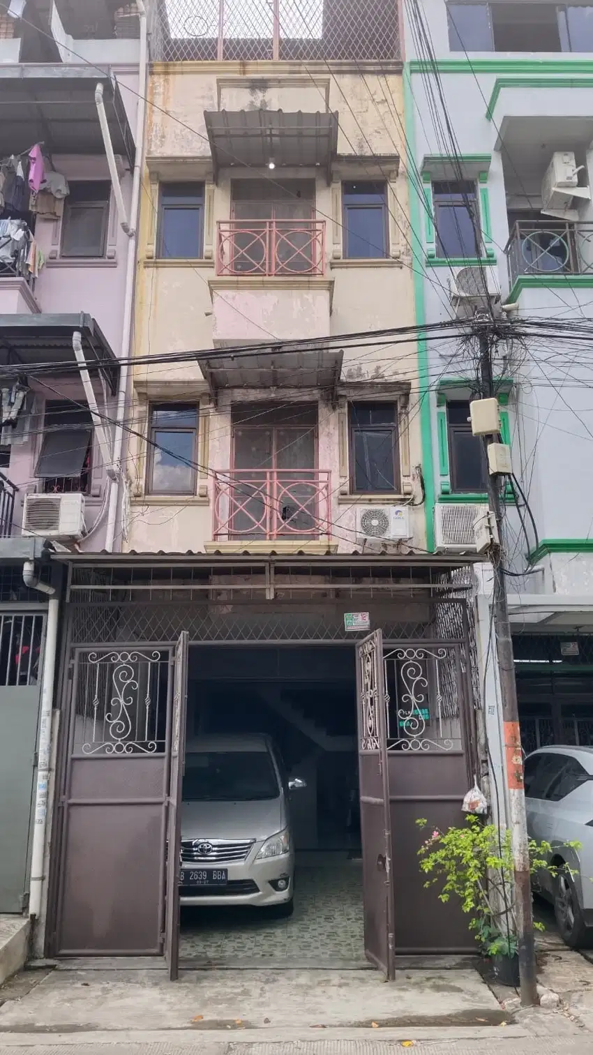 ANA RUMAH LOKASI STRATEGIS UK 4X16M DI JELAMBAR