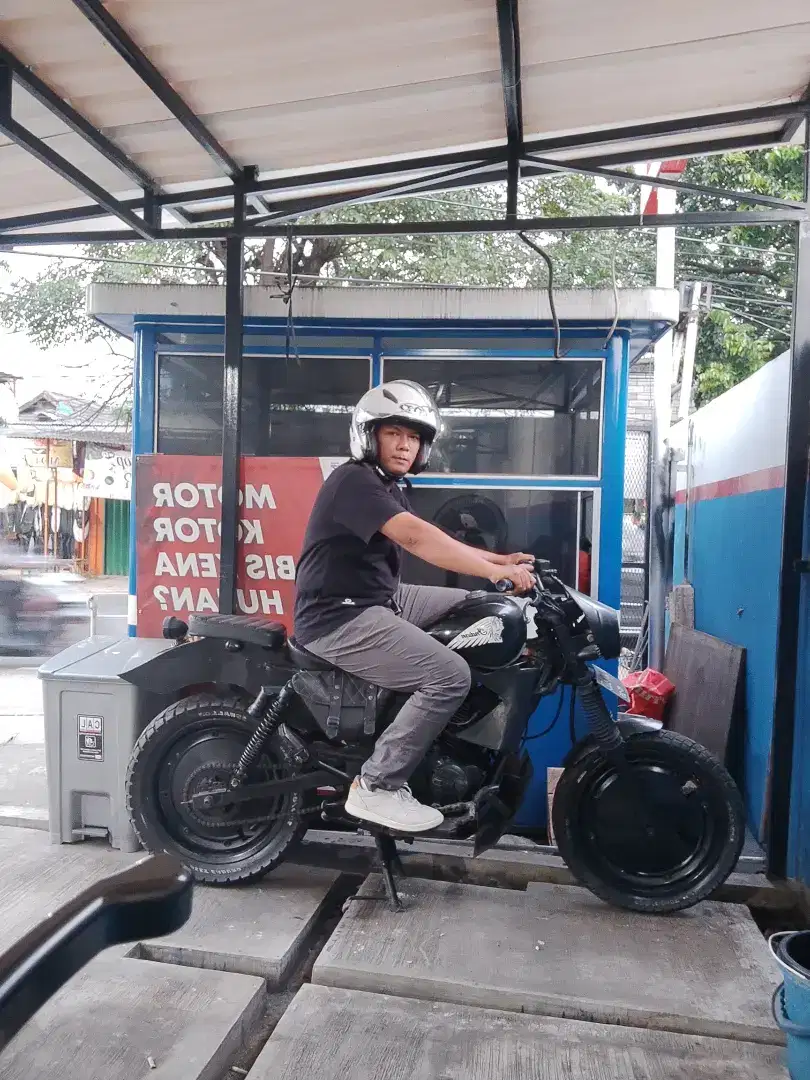 Pulsar custom caferacer