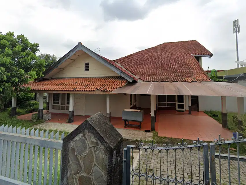 DISEWA RUMAH HOEK PINGGIR JALAN DI SLEMAN FULL FURNISHED & STRATEGIS