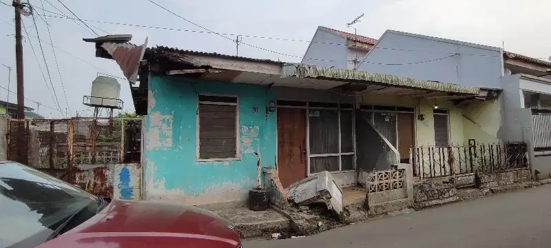 Dijual Tanah dengan 2 bangunan rumah di Pamoyanan Sari