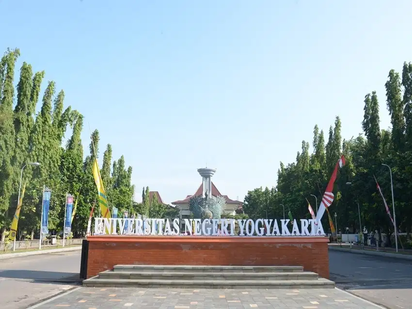 Tanah 393 m2: Selangkah Kampus UGM, Pakuwon Mall Jogja