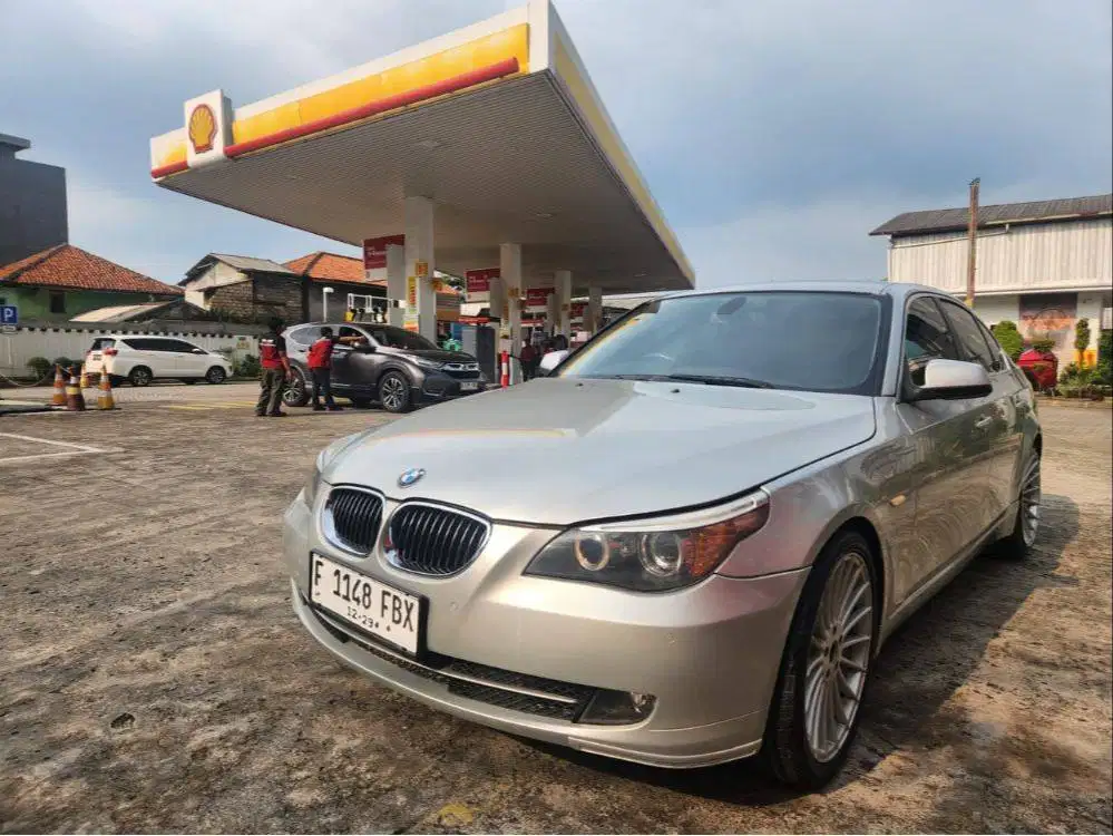 Mobil BMW 523i AT 2010 E60 Silver Low KM Good Condition Milik Pribadi