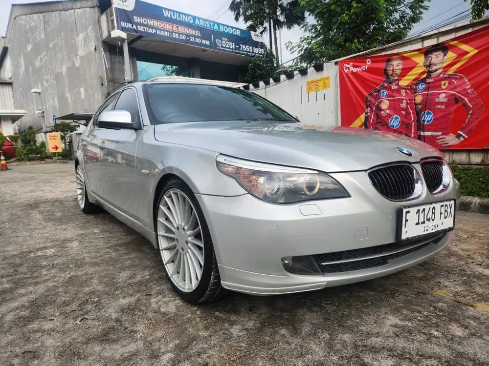 Mobil BMW 523i AT 2010 E60 Silver Low KM Good Condition Milik Pribadi
