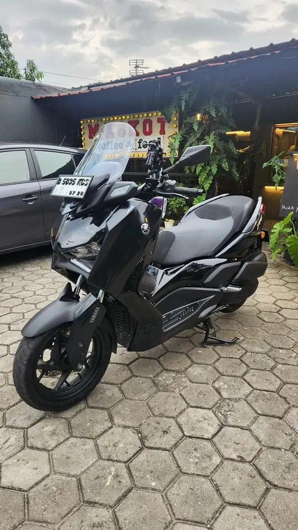 XMAX CONNEDTED KM 7000