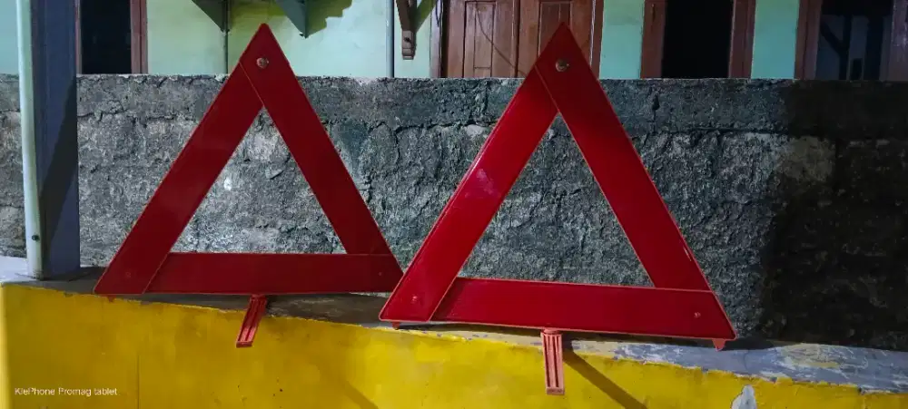 Segitiga pengaman mobil Reflektor