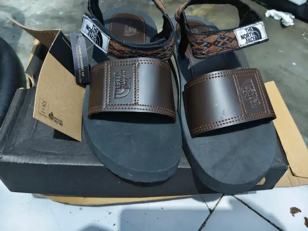 Sandal warna coklat size 39