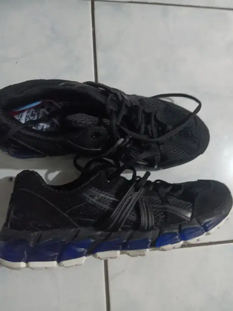 Sepatu asics running