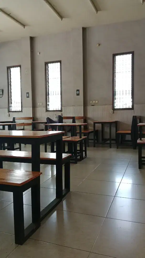 Kursi untuk warkop
