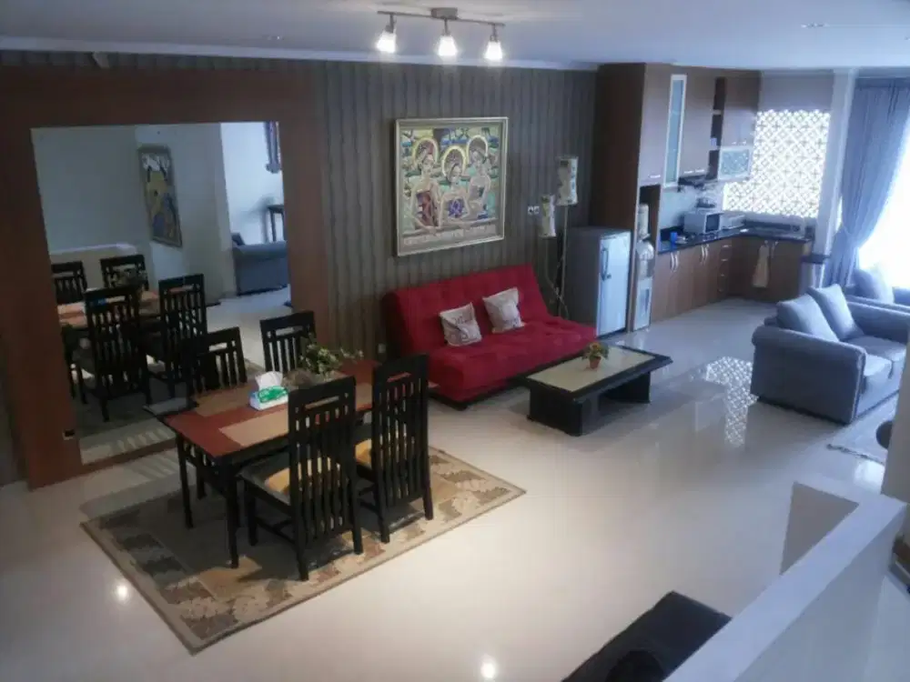 Dijual Rumah Cantik di Kemang Barat jual Cepat