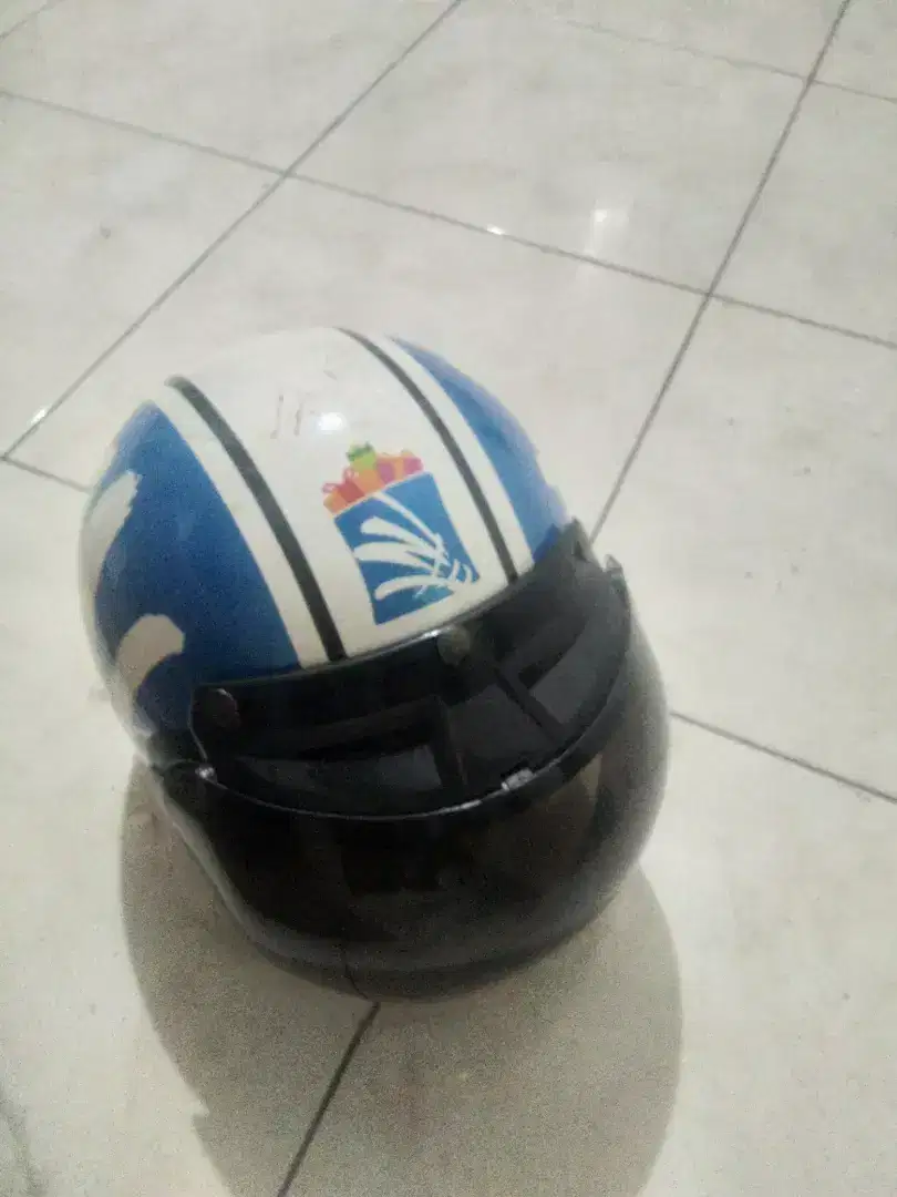 Helm motor kaca