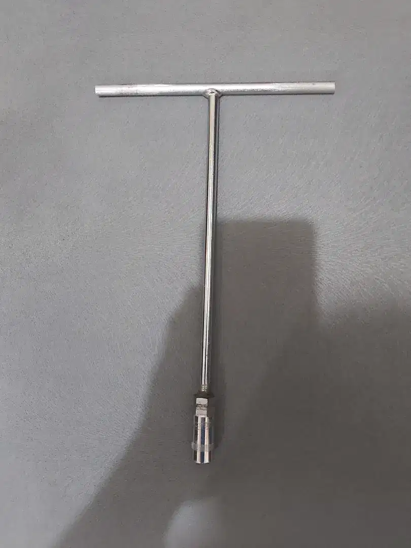 Kunci sock T ukuran 12 mm