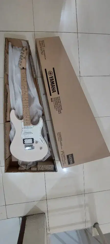 Gitar Elektrik Yamaha