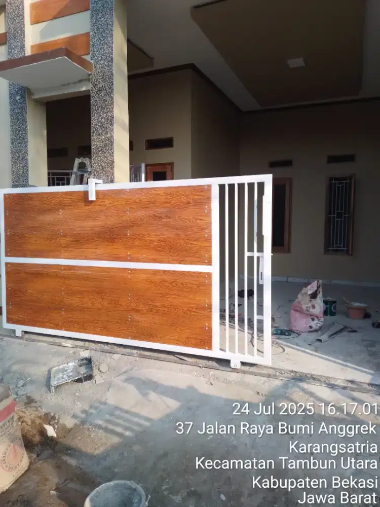 Pintu dorong motip kayu