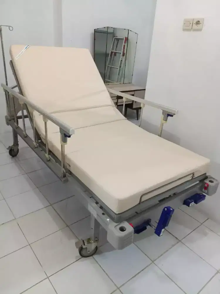 RANJANG PASIEN, 2 Crank hospital bed
