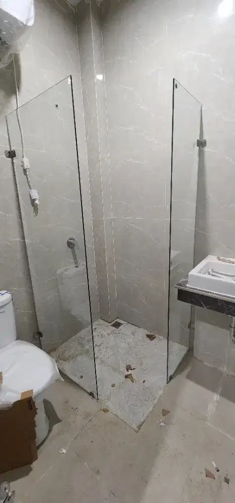 Jasa tukang kaca. Pintu jendela partisi