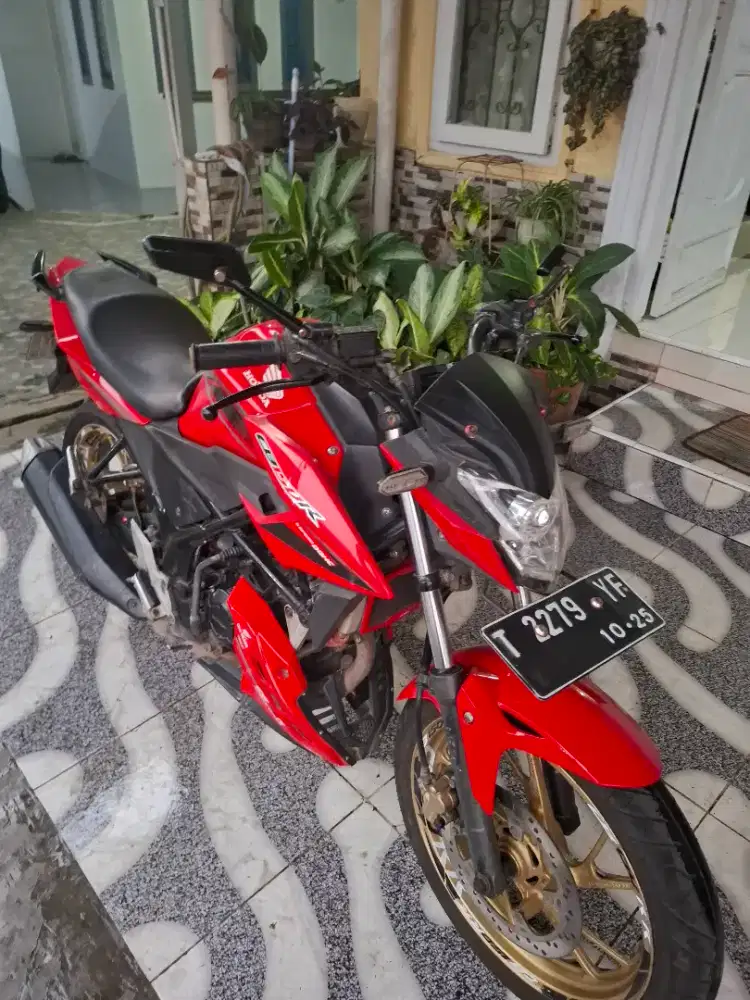 Honda CB 150 R Merah