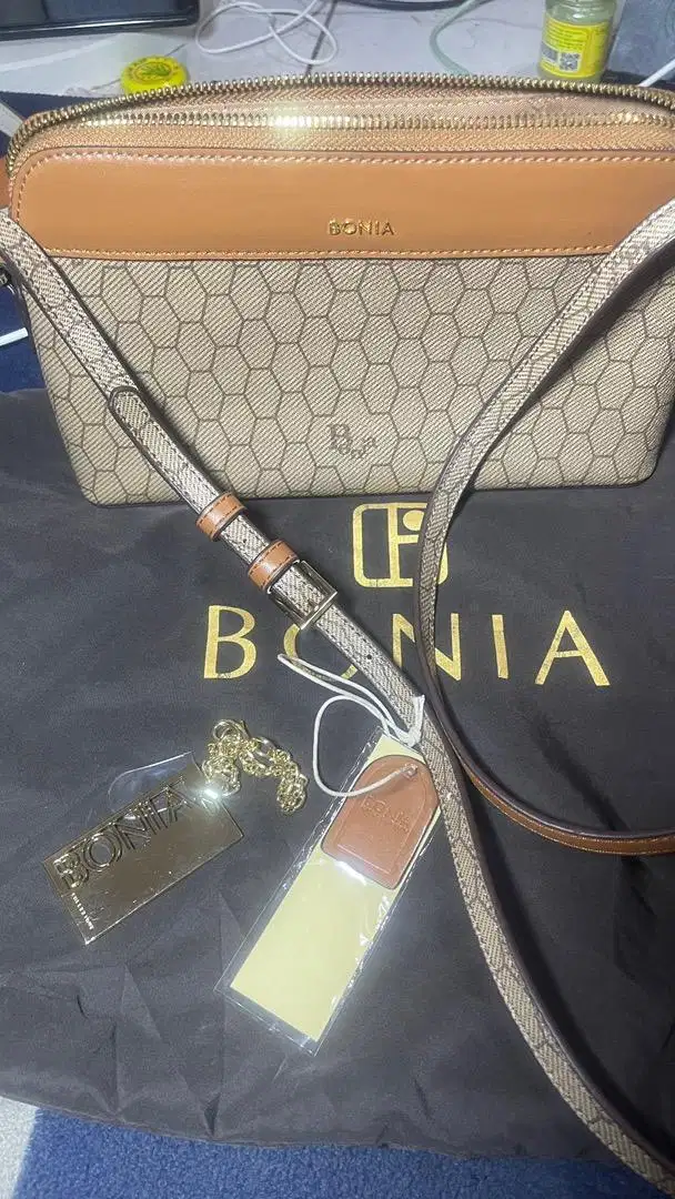 Bonia tawon sling bag