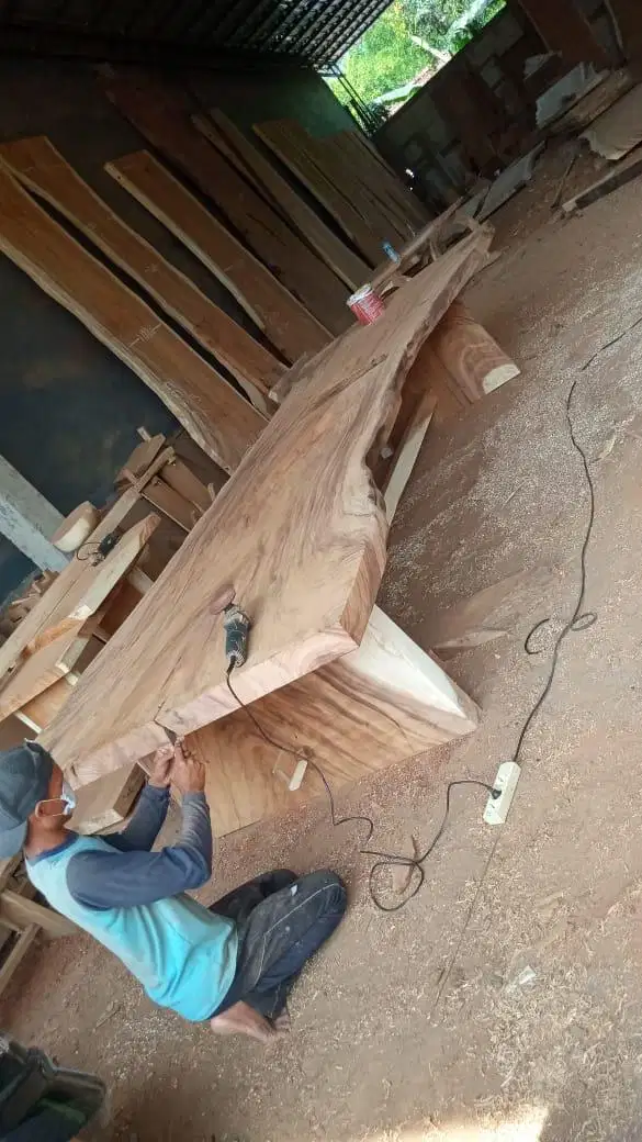MEJA MEETING kayu trembesi